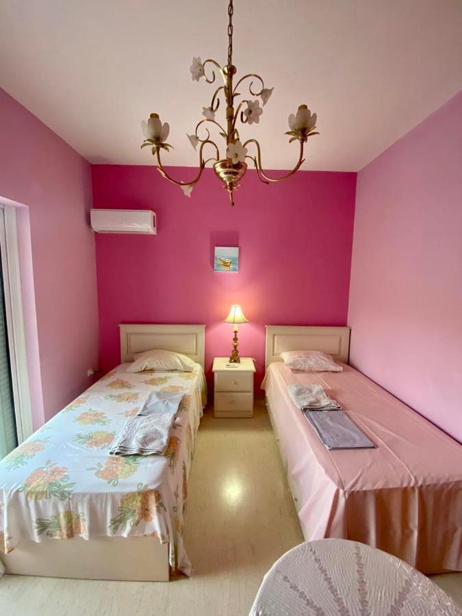 Appartamento Dora'S Nest 5' Min From The Airport. Spáta Esterno foto